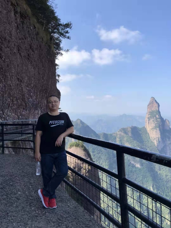 不杵于物的第一张照片--马尾交友中心